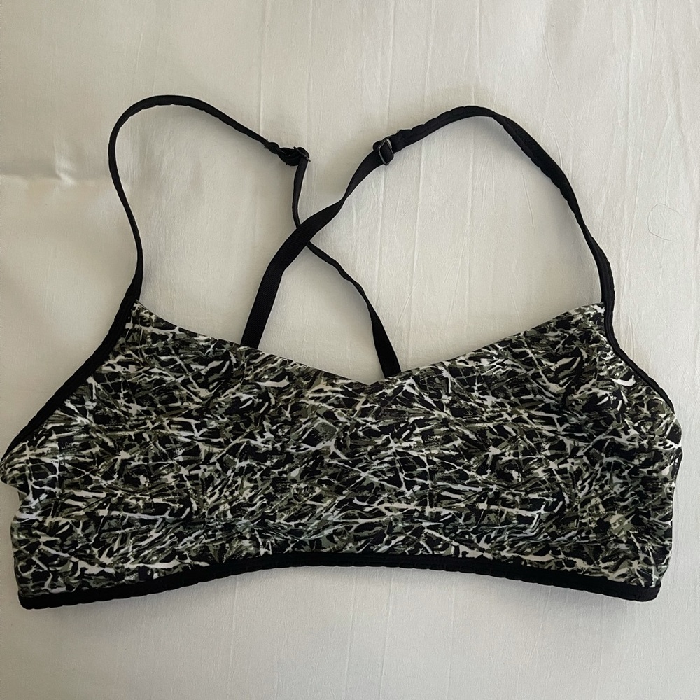 Lululemon cross back sports bra like new size 6